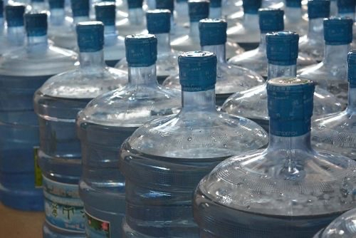 疫情再次凸顯桶裝水弊端，凈水器成家庭健康飲水主趨勢(shì)